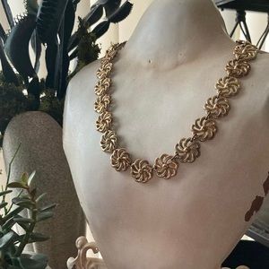 Vintage Liz Claiborne Gold Daisy Choker Necklace